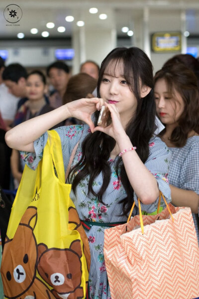 #LOVELYZ# 〖无⇔高清〗170814 马尼拉出境 #朴明恩##KEI##柳洙正# 相关cr:belles_fleurs8 ​​​​