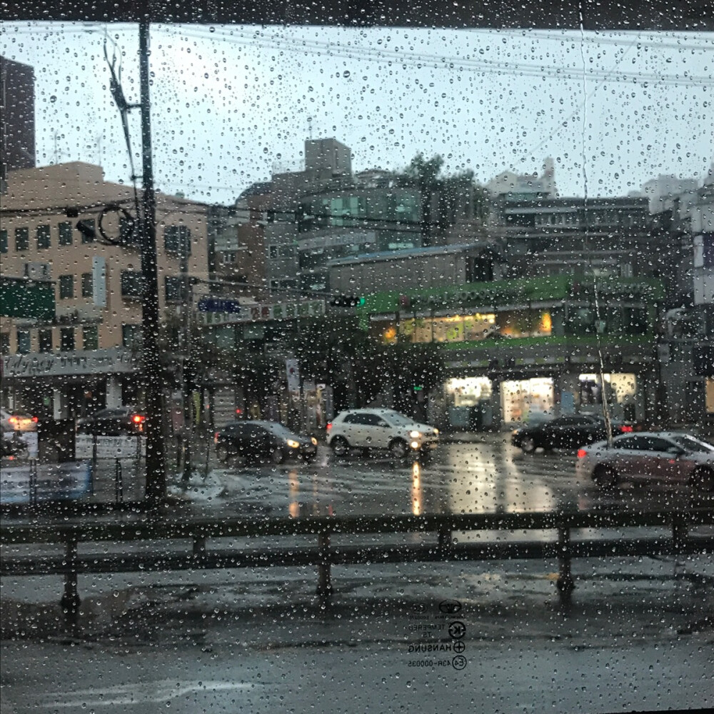 首尔也在下雨