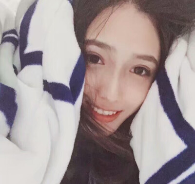 安琪拉以前总是有一只小熊跟着她
她总是说 你看到我的小熊了吗
当安琪拉没血之后
小熊会发飙 一直保护着她
后来安琪拉变强了 不需要小熊了
就好像你一样 不需要我了 
