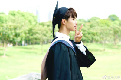 毕业啦 马二爷马天宇手机壁纸锁屏背景墙 QQ头像