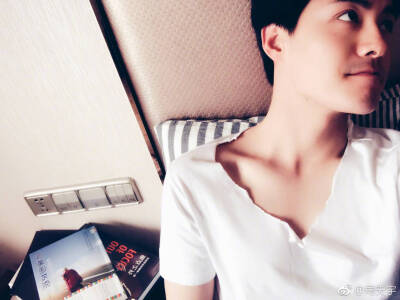 马天宇马二爷手机壁纸锁屏 锁骨