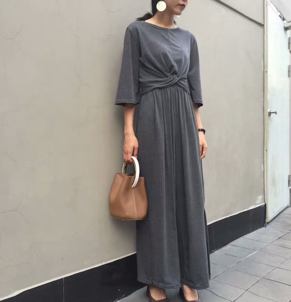 走路带风，腿长两米八的莫代尔套装