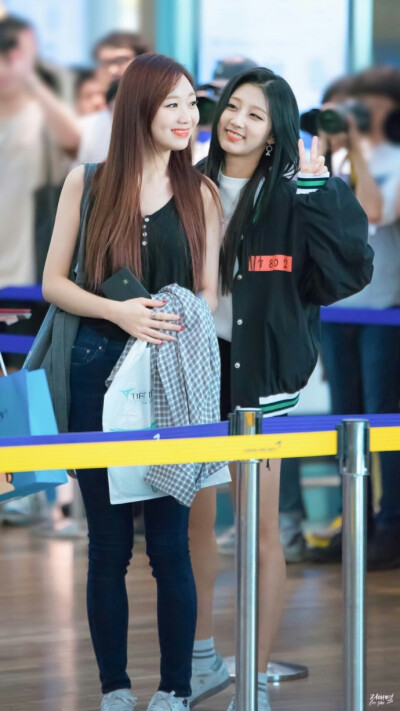 #LOVELYZ# 〖无⇔高清〗170812 仁川出境 #柳洙正##郑叡仁# 相关3pcr:JiaeByeolwuli忙内line ​​​​