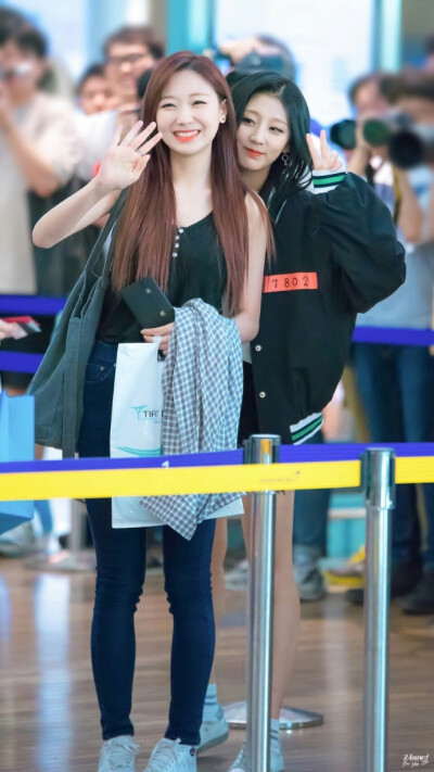 #LOVELYZ# 〖无⇔高清〗170812 仁川出境 #柳洙正##郑叡仁# 相关3pcr:JiaeByeolwuli忙内line ​​​​