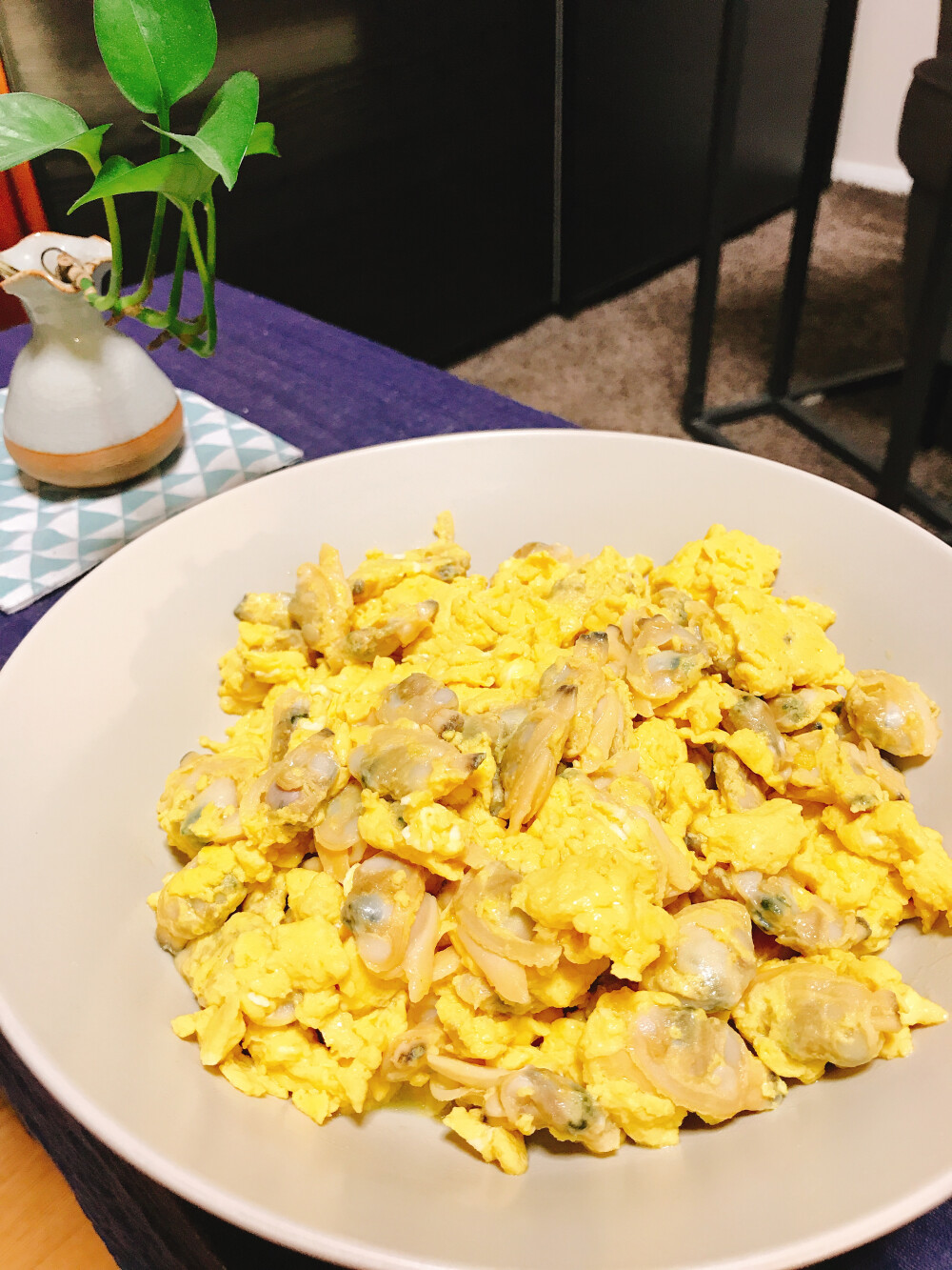 鲜蚬子肉嫩炒鸡蛋。