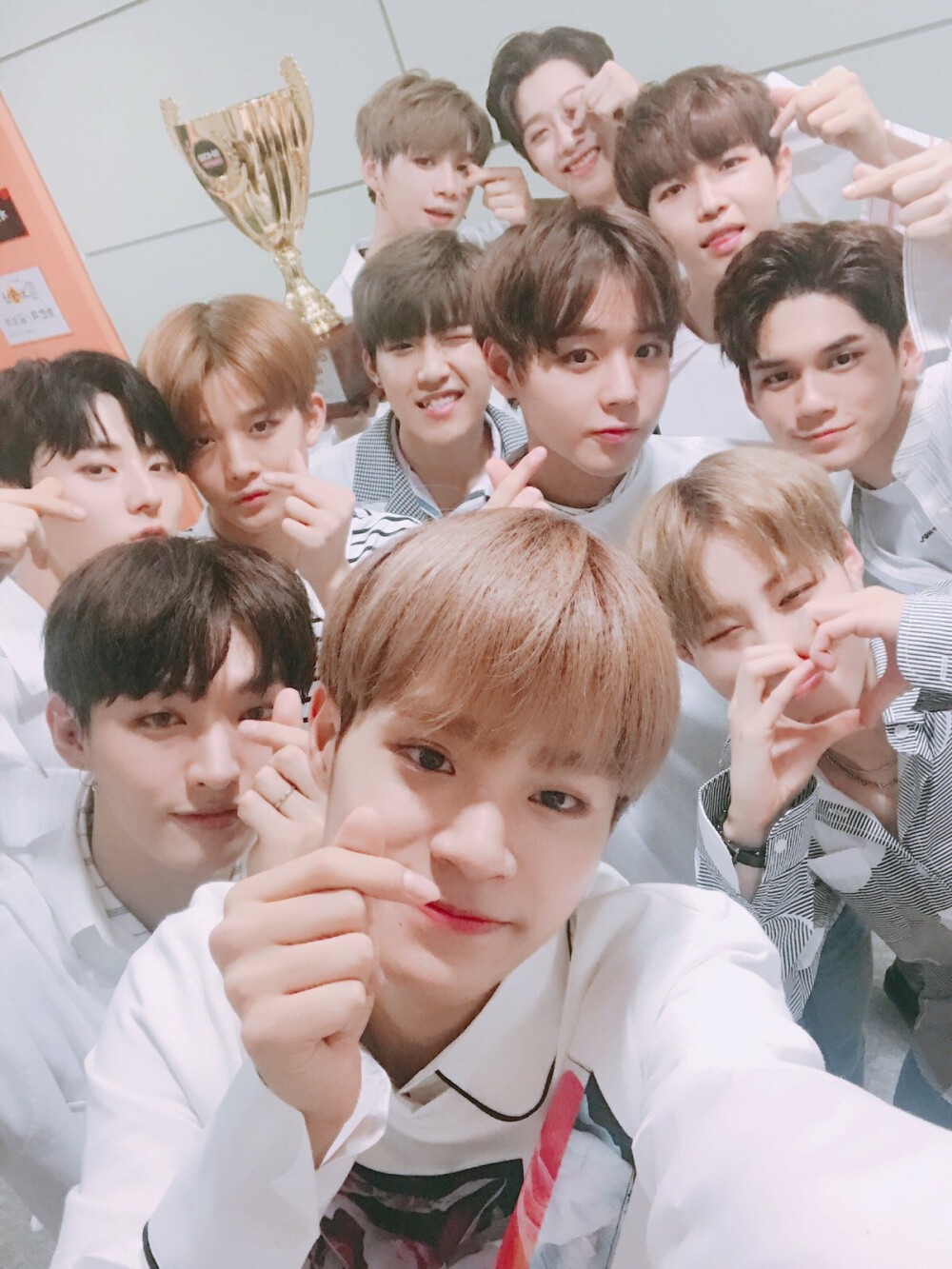 wannaone 合照认证8.16