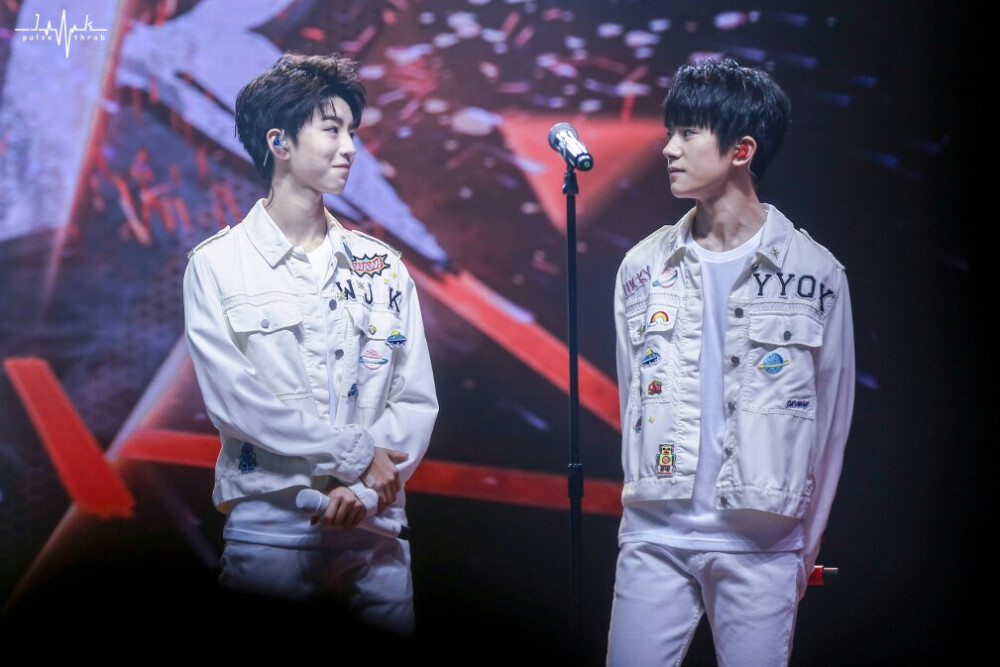 一指天地，奉陪到底
楚河汉界，唯恐我们所不及
踏平山川，你还有没有想去的地方
我们一起。