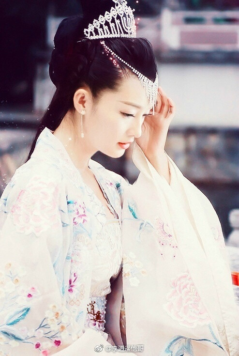 #李沁# #李沁海上繁花# 平生不会相思，才会相思，便害相思。 ​​​​