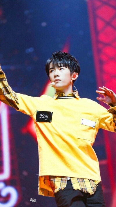 #易烊千玺 #TFBOYS 四周年南京演唱会 高清 帅气 舞蹈担当易烊千玺