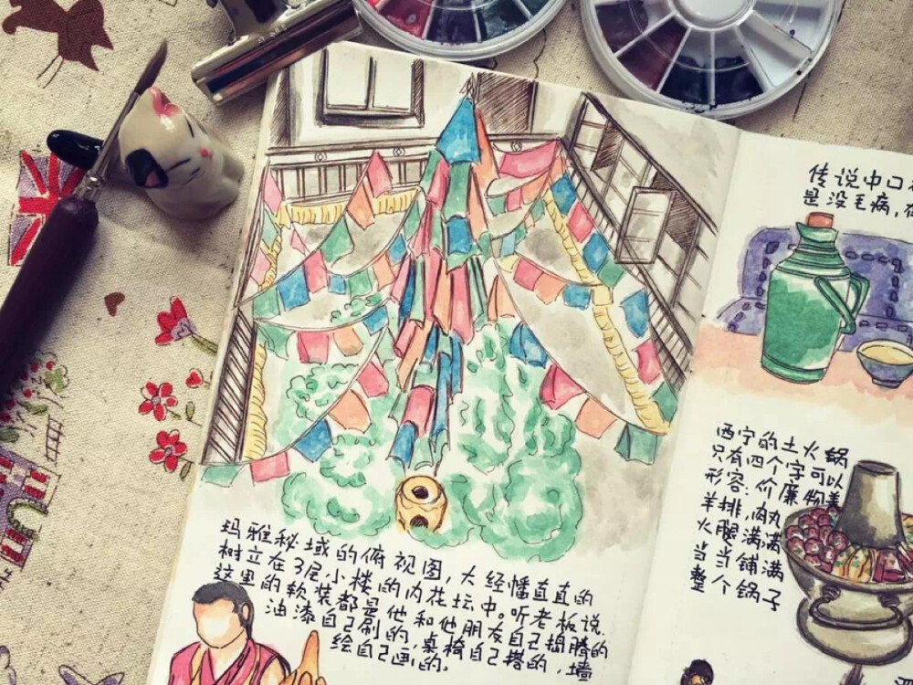 选择的青旅是一座3层楼的平房，青砖绿瓦的屋檐，绘有神秘图腾的大门。绕过前屋到后院，一座硕大的经幡树立在院内的花坛中。客栈老板留了个小辫儿，平时的正事儿就是坐在院子侃大山，常引得众人一顿狂笑。