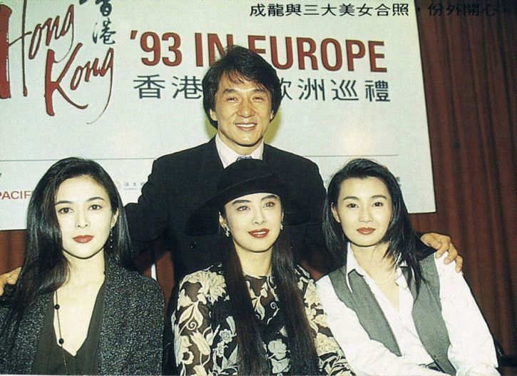 黑色大礼帽 超白皙的皮肤配上红唇 标志性的长发迷人至极
[ 93年 香港欧洲巡礼 ] #王祖贤# ​​​