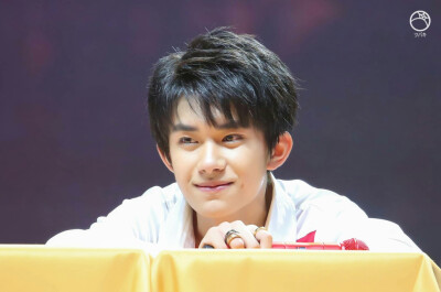 #易烊千玺 #TFBOYS 四周年南京演唱会 高清 帅气 舞蹈担当易烊千玺