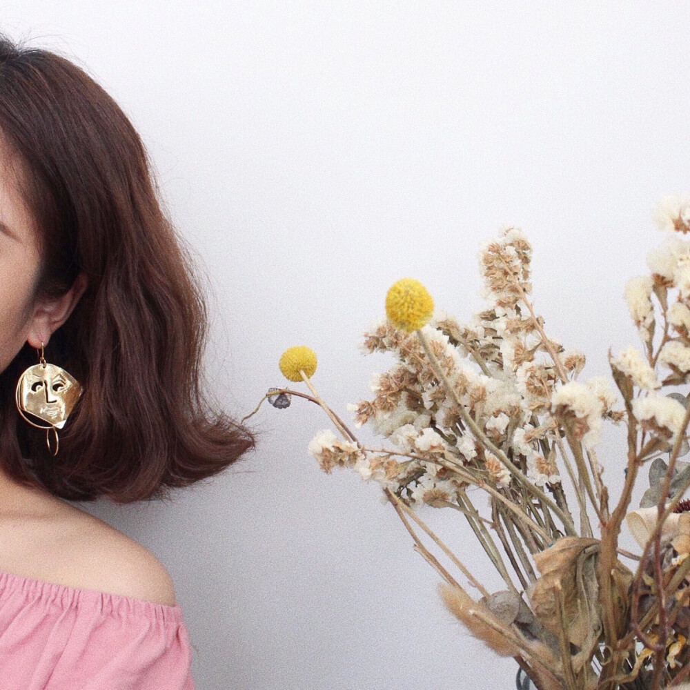 女头像 By：李倩