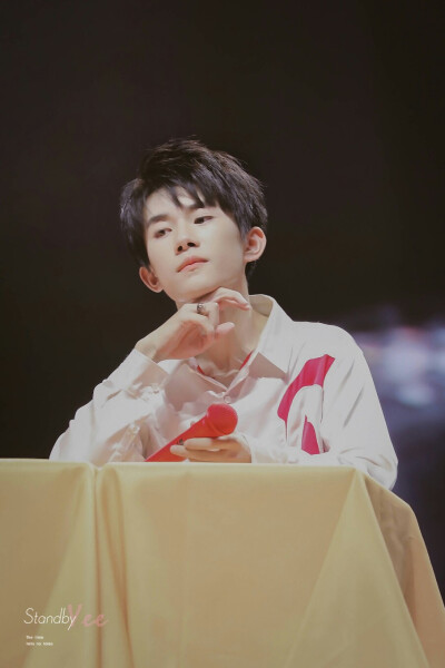 #易烊千玺 #TFBOYS 四周年南京演唱会 高清 帅气 舞蹈担当易烊千玺