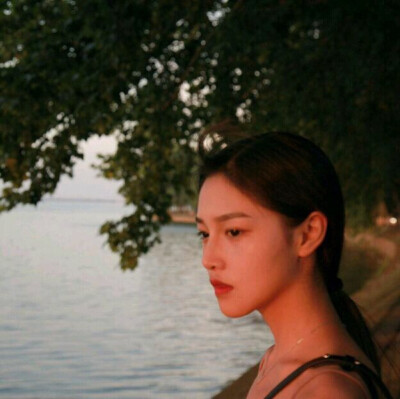 纵你阅人何其多
无人相似我