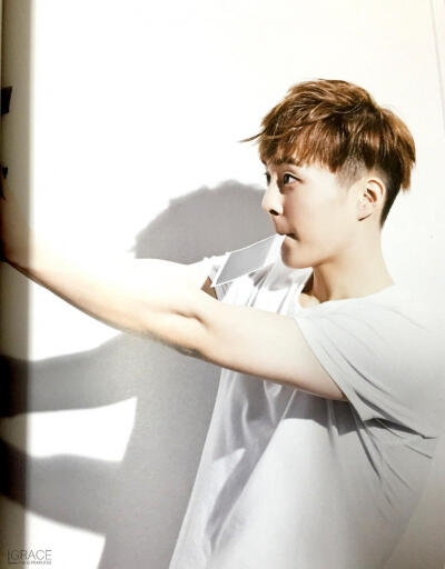 EXO MCM 限量photbook 扫图――XIUMIN