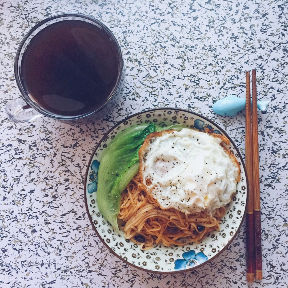 「早餐」拌面 红豆汤