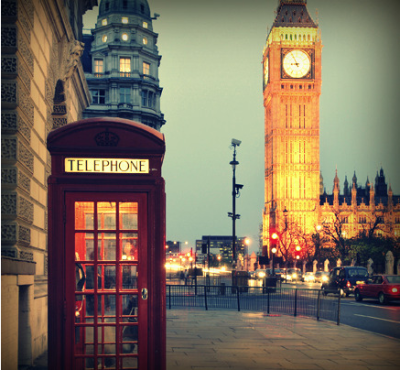 伦敦街头，红色电话亭，大本钟，美得令人室息。
既使是一天的身心疲惫，看到这美景，也会忘却疲劳，身心被洗礼。