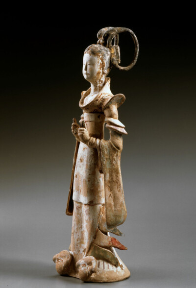 波士顿美术馆藏七世纪末女俑立像，这身打扮有仙气，服设参考参考 ​​​​