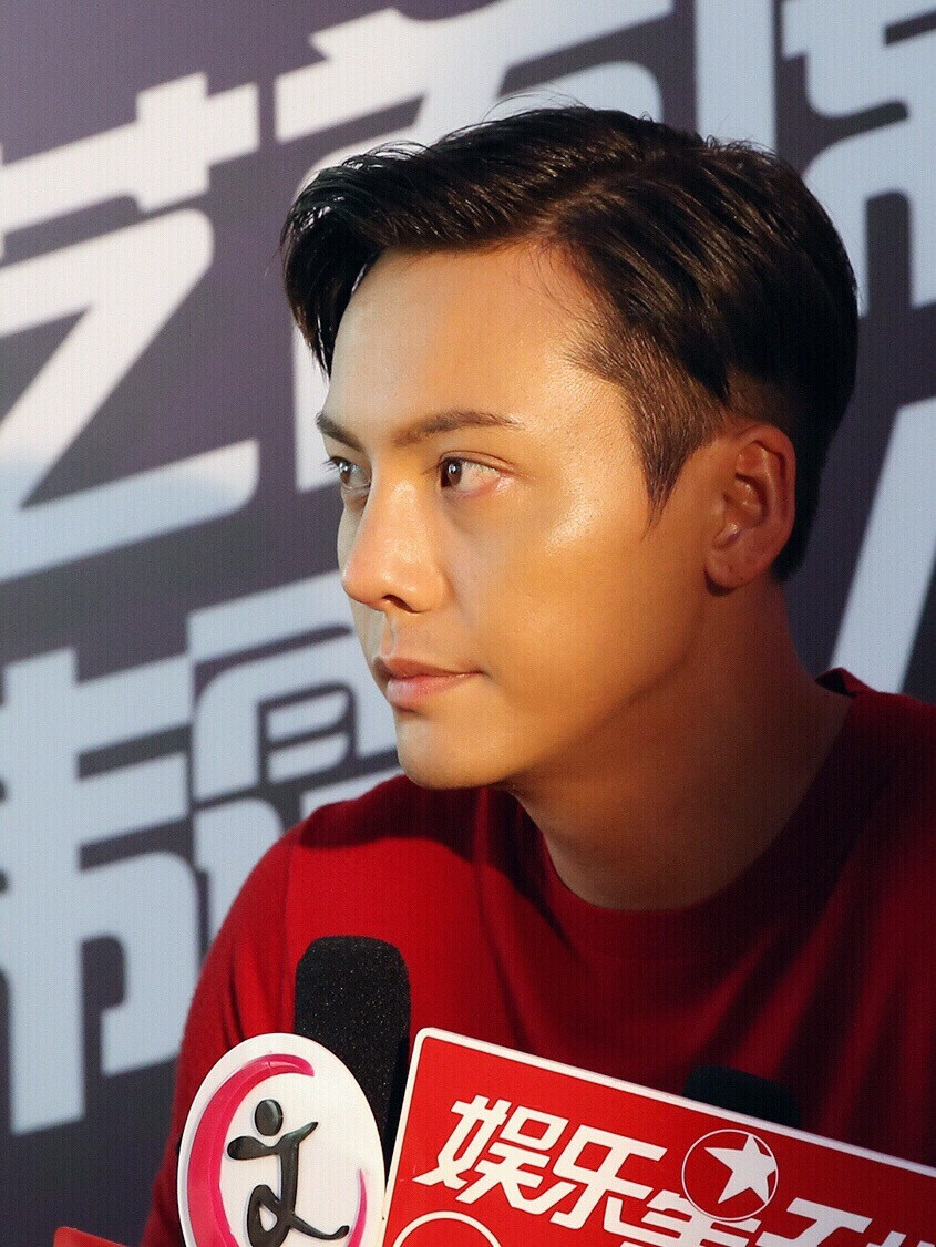 【陈伟霆】【cwt】【陈等等】 170819 爱奇艺VIP专属见面会 845 x 1126 px (图源： 微博@刘小宁 weibo.com/1678250215/FhSzfii2T)