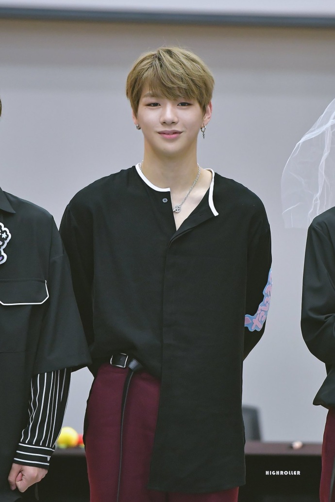 7878wannaone姜丹尼尔170817签售会饭拍高清crlogo