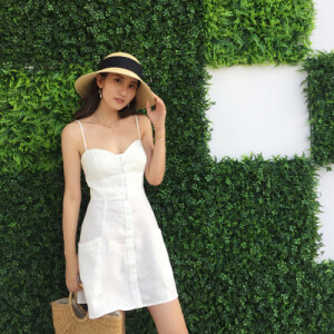 定制
            SATINE 沈公子 法式亚麻口袋贝壳扣吊带reformation风短款连衣裙