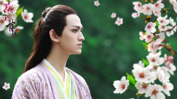 #花千骨# 好消息又来啦~~《花千骨》将于2月8日，也就是大年初一在@广西卫视 十点档播出，大广西作为《花千骨》的拍摄地之一，剧中的许多美景都是出自于此，糖宝已经迫不及待的想要飞回去看看长留仙山了，大家千万不要错过了哦！ ​​​​
