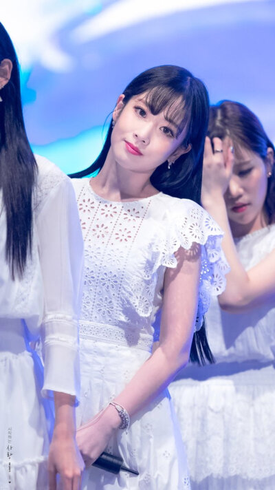 #LOVELYZ# 〖无⇔高清〗170818 保宁海洋体育大会 #刘智爱##李美珠# 相关8p cr:Lvlz_19930521/JiaeByeol/mihyomijoo ​​​​