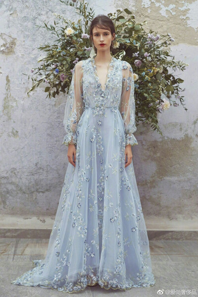  Luisa Beccaria resort 2018 穿上充满仙气的碎花长裙，仿佛庄园里的花仙子 ​​​