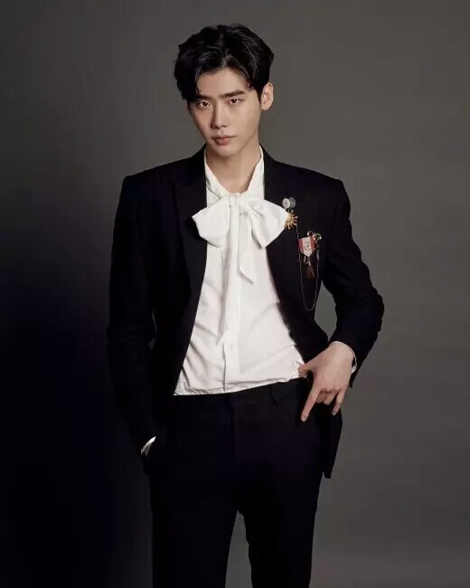 Call you prince.
Lee Jong Suk