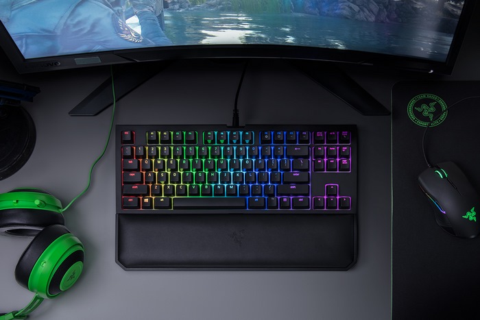 Razer雷蛇 黑寡妇蜘蛛竞技幻彩版V2，RGB背光电竞游戏机械键盘