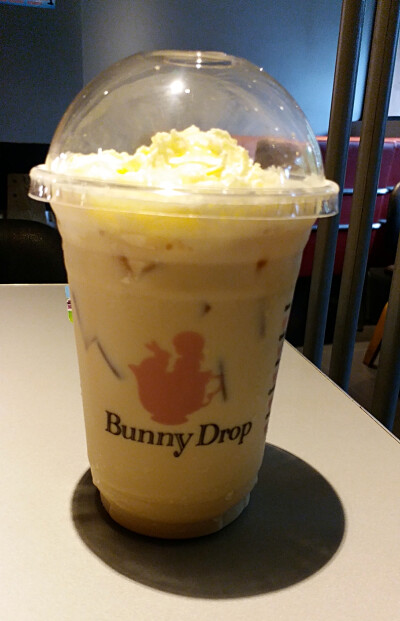 Bunny Drop 冰白巧克力摩卡