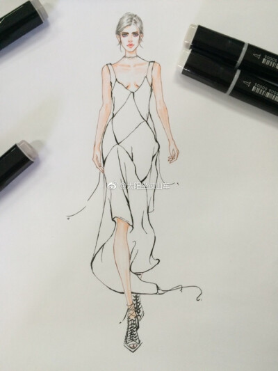 第一次尝试马克笔，以为自己会画得很糟糕，毕竟马克笔画了就改不了了。虽然部分地方上色有点凌乱，线条不够流畅，但是成品也没想象中糟糕@服装设计手稿123 @服装设计手绘稿 @服装设计时装画手稿 @服装设计学习 @丁香…