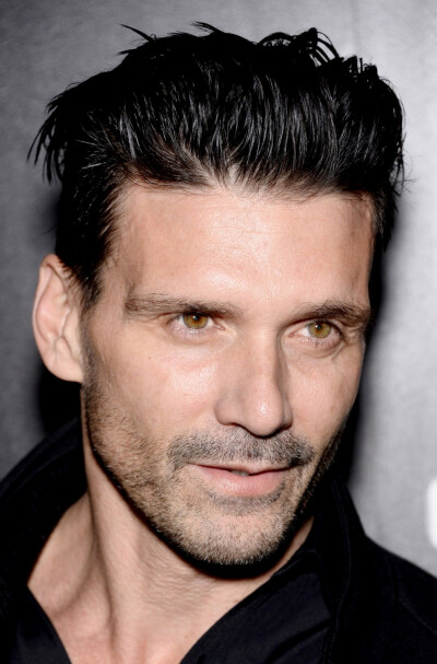 弗兰克·格里罗Frank Grillo
交叉骨 战狼2老爹 