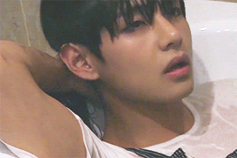 金泰亨 泰泰V GIF动图