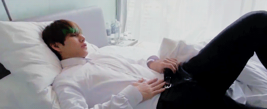 金泰亨 泰泰V GIF动图