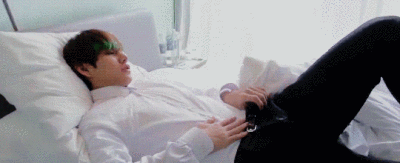 金泰亨 泰泰V GIF动图