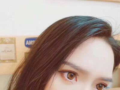 小鹿斑比，混血自然小直径，有些甜美感，可以配合各种妆容。