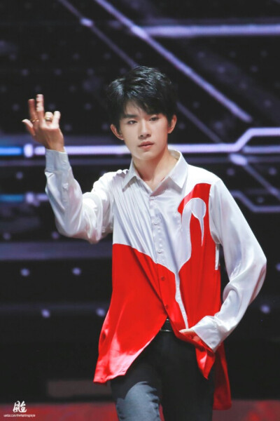 #易烊千玺 #TFBOYS 四周年南京演唱会 高清 帅气 舞蹈担当易烊千玺