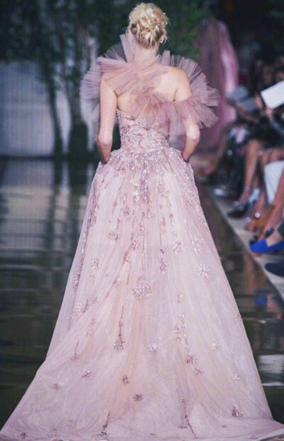 Zuhair Murad Couture Fall 2017｜美背也迷人！ ​​​