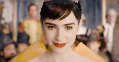 莉莉.柯林斯
Lily Jane Collins
《白雪公主之魔镜魔镜》