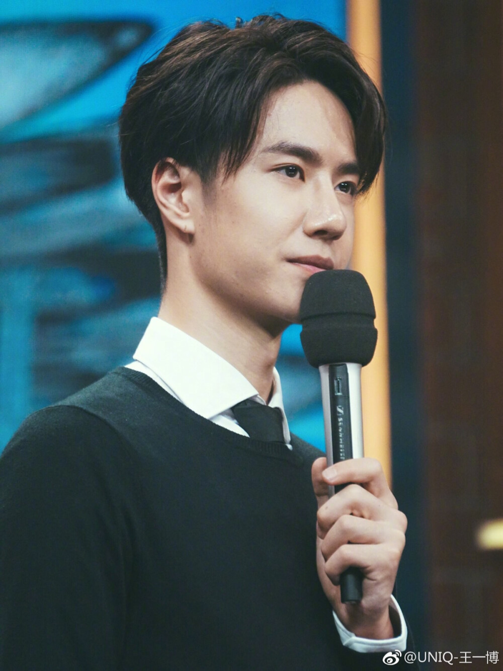 一博更博：先看#人间至味是清欢# 小翟总被虐的好惨……[允悲] 再看#天天向上# 正义联盟，雷霆出击！～～[加油]