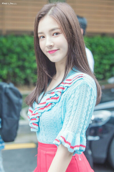 MOMOLAND 李承利 Nancy