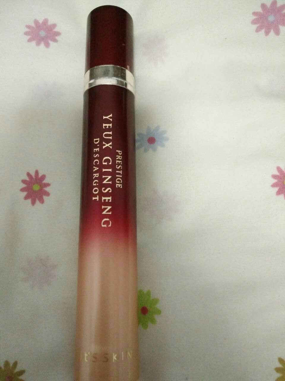 伊思红参眼霜 和水乳一起买的 用了一段时间 脂肪粒吓死人 就送朋友了 