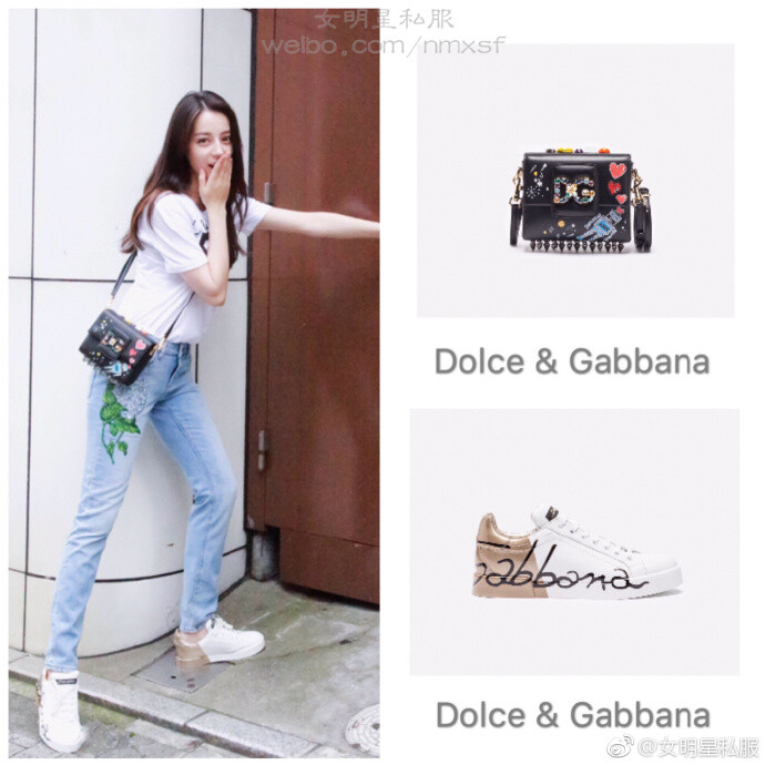 #迪丽热巴# 近日街拍，T恤、牛仔裤、单肩包和小白鞋全部来自Dolce & Gabbana，腕表来自Gucci，简单的搭配清新时尚，真是又美又可爱的丽姬麻麻！ ​​​​