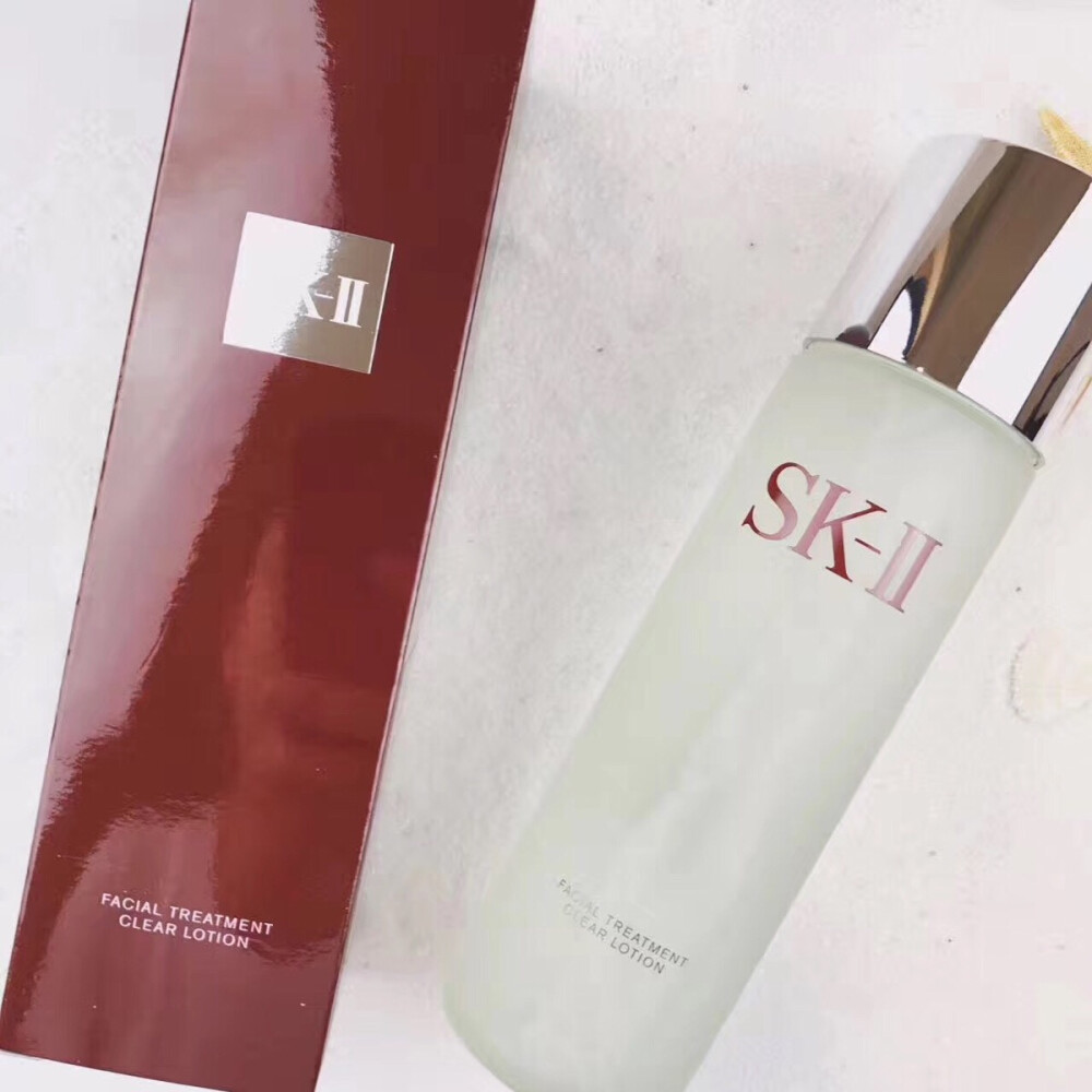 sk2 清莹露230ml，总有人把神仙水和清莹露搞错呢，SK2嫩肤清莹露是神仙水前奏，这个用在神仙水之前，洁面后第一步，是SK-II的化妆水，保湿，同时能起到二次清洁和细致皮肤的作用，帮助神仙水更好的吸收。还有，用了爽肤水，可以节省神仙水的使用量噢，日常使用划算！