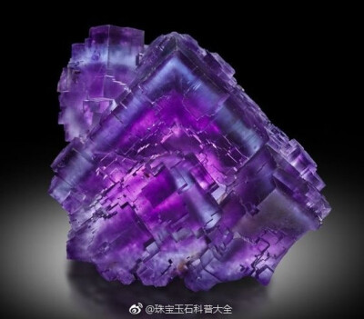 紫色的萤石 Fluorite 深邃又迷人 ​​​​