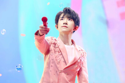 #易烊千玺 #TFBOYS 四周年南京演唱会 高清 帅气 舞蹈担当易烊千玺