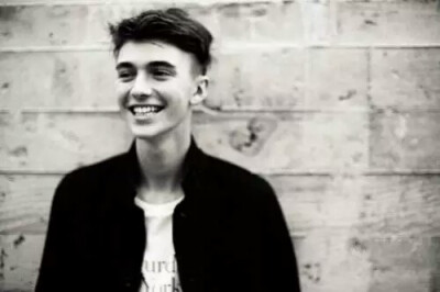 灰森 Greyson Chance