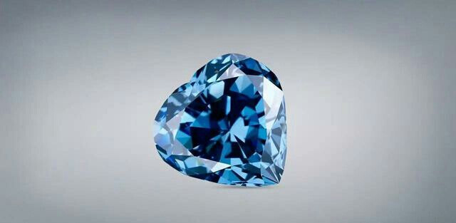 Blue Heart Diamond（蓝心钻）
这枚重 30.62 克拉的 Blue Heart（蓝心钻），又名 Eugénie 蓝钻或 Unzue 蓝钻，于1909 - 1910 年间在巴黎完成切割。此钻在几经易主，流转于多家珠宝商店后，终由 Marjorie Merriweather Post（玛荷丽·梅莉薇德·波斯特）于 1964 年捐赠给史密森尼学会。此心形钻石是一枚深蓝色彩钻。
